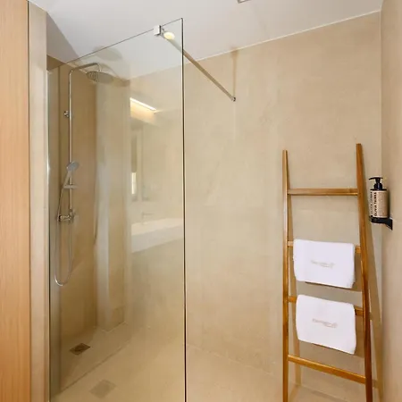 Serene Selanik
